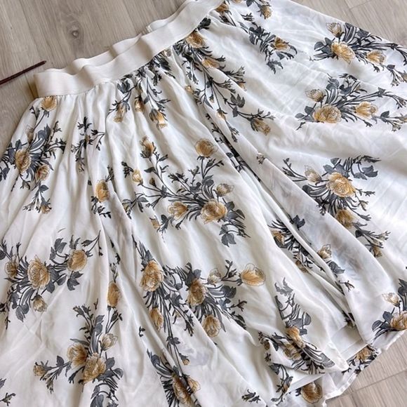 Torrid White Floral Mini Skirt - Picture 5 of 8